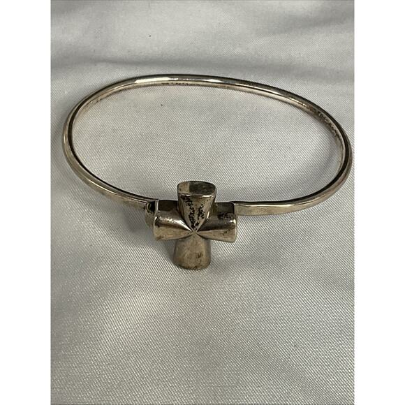 JAMES AVERY STERLING SILVER ST THERESA BANGLE BRACELET & EARRINGS BOX - Picture 5 of 11